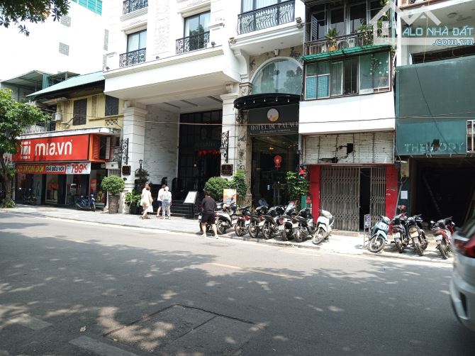 Cần Bán nhà mặt Phố Hàng Bông, gần Hồ Hoàn Kiếm, DT 336m2, mặt tiền 11.5m, Giá 198 tỷ