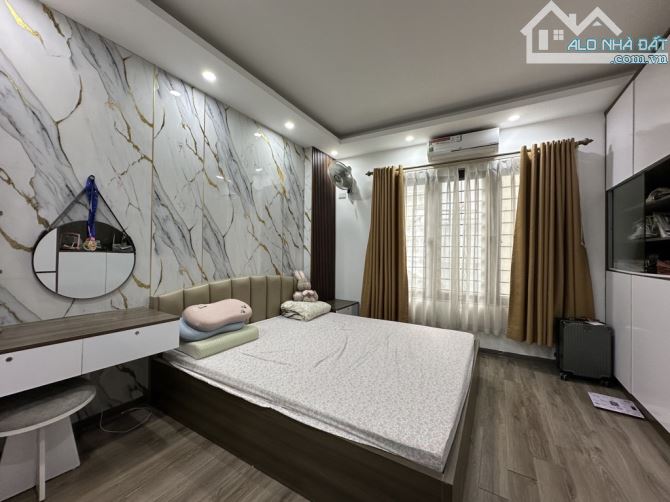 Ban nhà Bằng Liệt, Hoàng Mai, Ô tô đỗ cổng, nở hậu, 43m2, 9.95 tỷ(MTG)