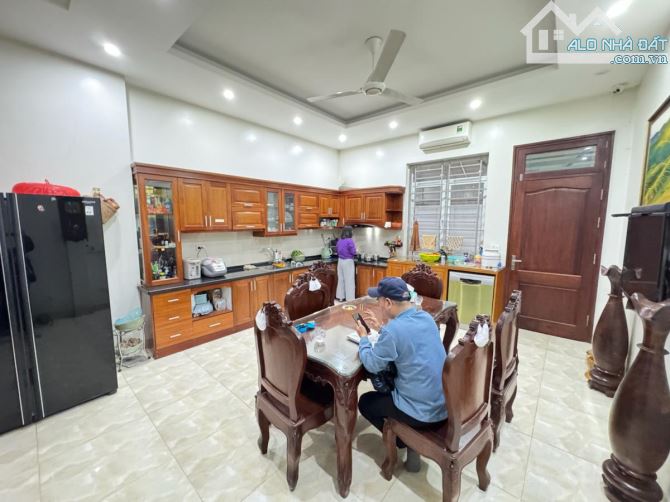 Căn góc 3 mặt thoáng! Kim Mã. Ô tô tránh, toà nhà văn phòng, kinh doanh, sát phố. 64m*5T