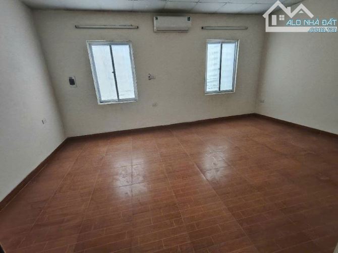 NHÀ GẦN PHỐ MINH KHAI – 39M², 4 TẦNG, BA GÁC ĐỖ CỬA – 6.8 TỶ. NGÕ THÔNG – KHE THOÁNG