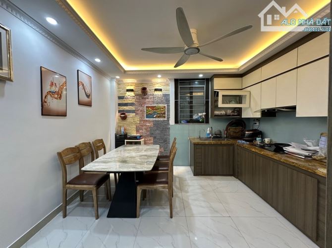 Ban nhà Bằng Liệt, Hoàng Mai, Ô tô đỗ cổng, nở hậu, 43m2, 9.95 tỷ(MTG)