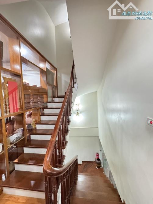 Căn góc 3 mặt thoáng! Kim Mã. Ô tô tránh, toà nhà văn phòng, kinh doanh, sát phố. 64m*5T