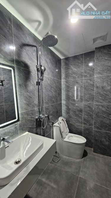 Bán nhà phố Bạch Đằng, Hoàn Kiếm, 38m2 thang máy, 5 tầng, ô tô vào nhà