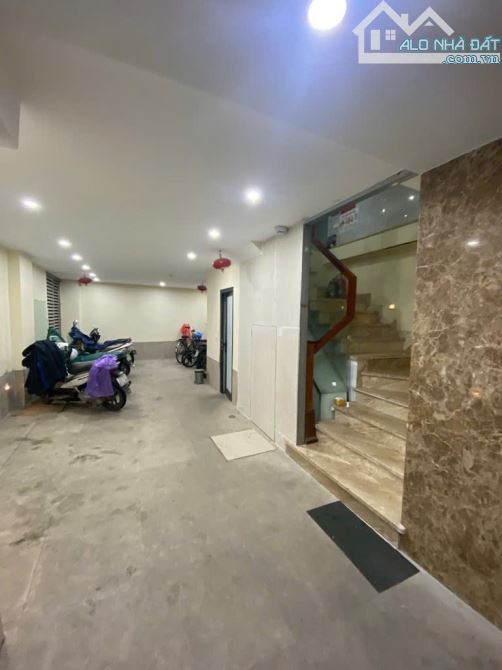 Trường Chinh - Siêu phẩm tòa nhà 9 tầng thang máy - Gara ô tô - Cách phố 10m