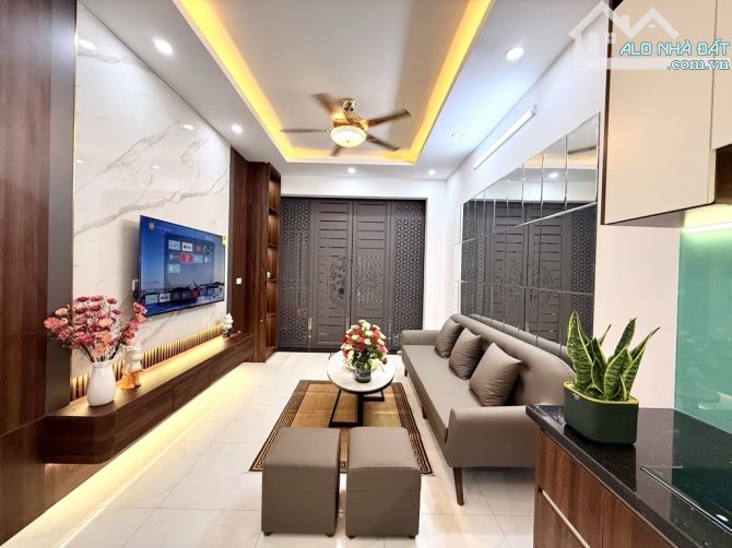 TRUNG TÂM ĐỐNG ĐA - NGAY NGÃ TƯ SỞ - TRƯỜNG CHINH - NHÀ ĐẸP Ở NGAY , NỘI THẤT ĐẦY ĐỦ - XỊN