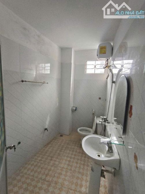 NHÀ GẦN PHỐ MINH KHAI – 39M², 4 TẦNG, BA GÁC ĐỖ CỬA – 6.8 TỶ. NGÕ THÔNG – KHE THOÁNG