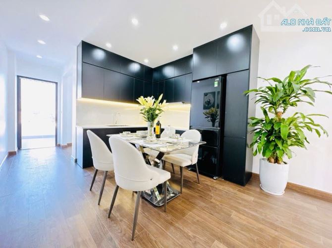 DƯƠNG VĂN BÉ 40m2x5tầng -THANG MÁY-OTO ĐỖ CỬA