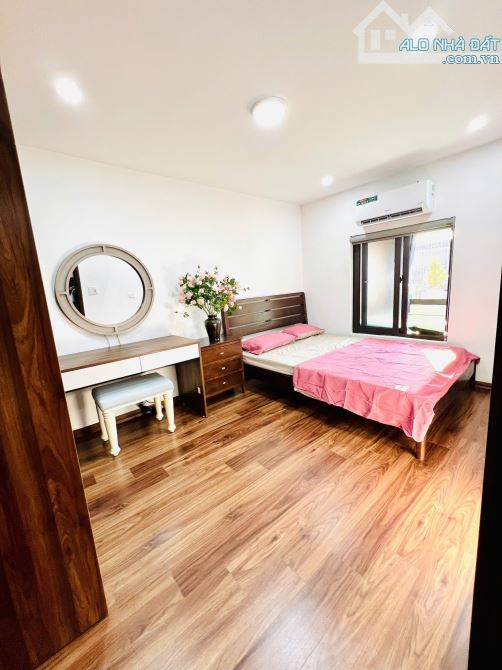 Tập thể Quỳnh Mai đẹp như chung cư,sổ 50m, thực tế 85m, 3 ngủ, 2vs, nội thất nhập khẩu Đức