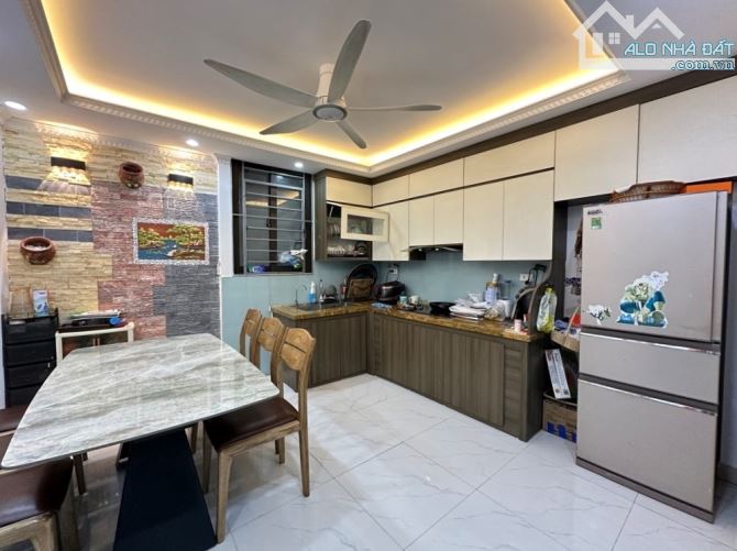 Ban nhà Bằng Liệt, Hoàng Mai, Ô tô đỗ cổng, nở hậu, 43m2, 9.95 tỷ(MTG)