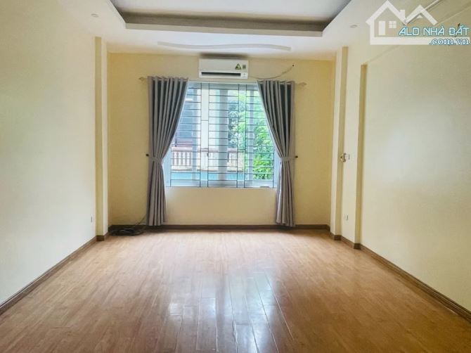 Nhà đẹp Đại Từ Đại Kim 35m 5 tầng ở ngay trước nhà thoáng sáng