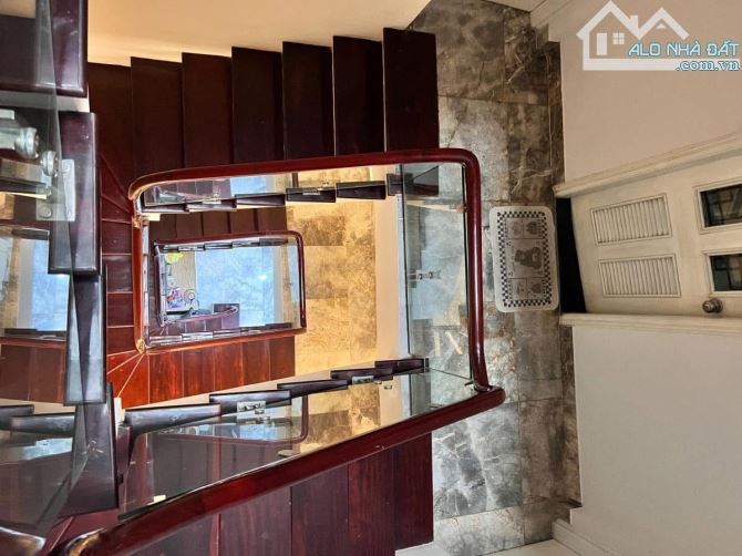 Liền kề siêu VIP Láng Hạ, ô tô tránh đỗ, cạnh ĐSQ Mỹ, nội thất 3 tỷ, ở luôn - 76m2