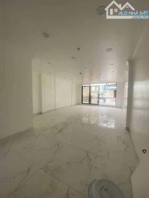 Nguyên Hồng - Phân lô ô bàn cờ - Gara ô tô - Tòa nhà văn phòng - Kinh doanh đa nghề