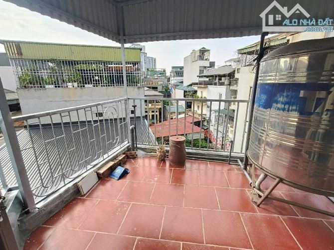 NHÀ GẦN PHỐ MINH KHAI – 39M², 4 TẦNG, BA GÁC ĐỖ CỬA – 6.8 TỶ. NGÕ THÔNG – KHE THOÁNG