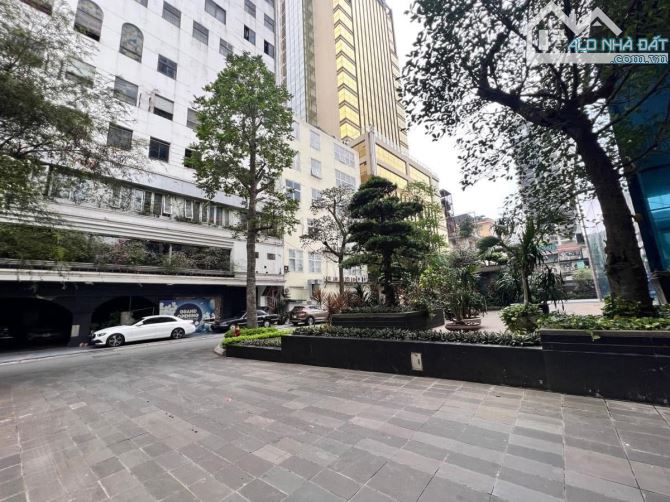 Liền kề siêu VIP Láng Hạ, ô tô tránh đỗ, cạnh ĐSQ Mỹ, nội thất 3 tỷ, ở luôn - 76m2