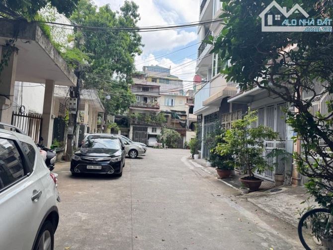 Nhà đẹp La Thành, ô tô tránh đỗ, 3 thoáng, gara, full nội thất, ô chờ thang máy - 60m2