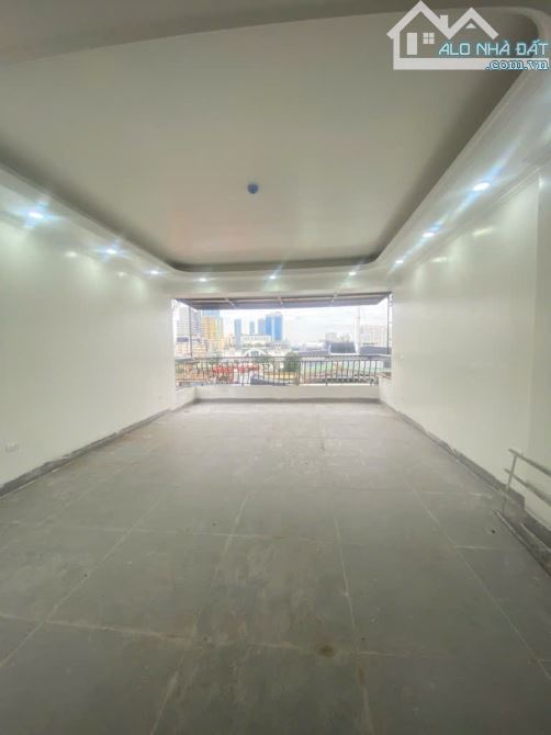 Nguyên Hồng - Phân lô ô bàn cờ - Gara ô tô - Tòa nhà văn phòng - Kinh doanh đa nghề