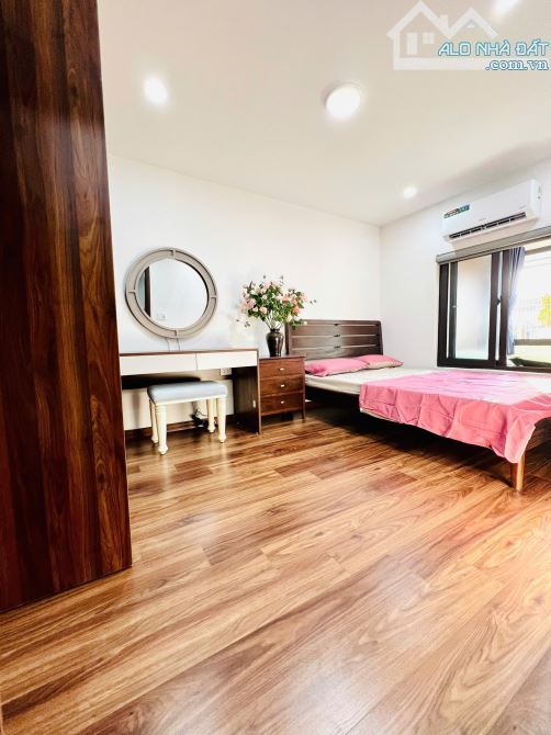 Tập thể Quỳnh Mai đẹp như chung cư,sổ 50m, thực tế 85m, 3 ngủ, 2vs, nội thất nhập khẩu Đức