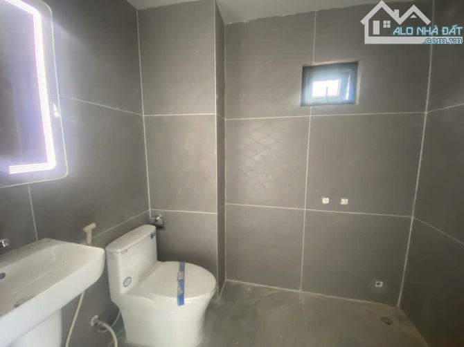 Nguyên Hồng - Phân lô ô bàn cờ - Gara ô tô - Tòa nhà văn phòng - Kinh doanh đa nghề