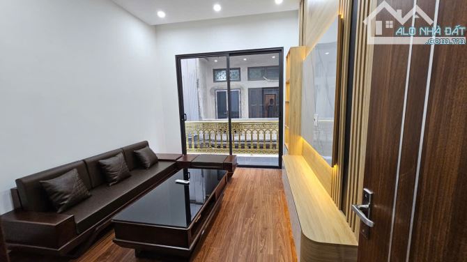 Bán nhà phố Bạch Đằng, Hoàn Kiếm, 38m2 thang máy, 5 tầng, ô tô vào nhà