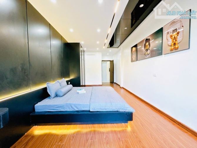 DƯƠNG VĂN BÉ 40m2x5tầng -THANG MÁY-OTO ĐỖ CỬA