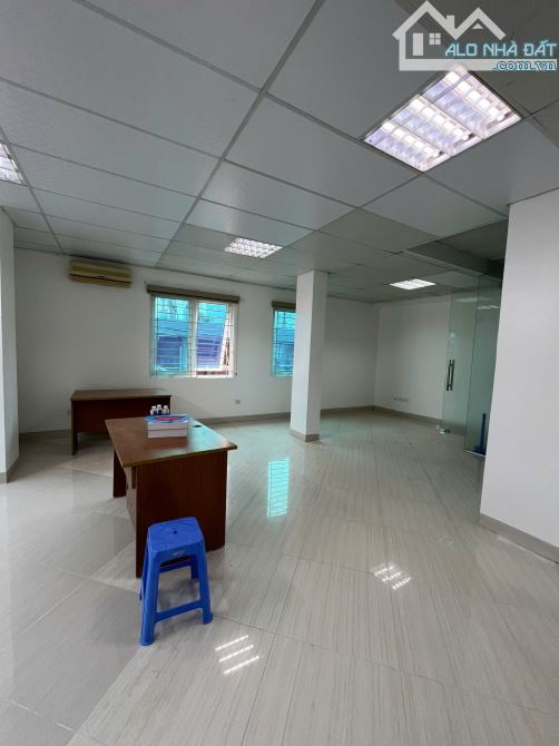 Cho thuê văn phòng Nguyễn Xiển, đường phố rông, vp 50 m2/tầng,lô góc thoáng