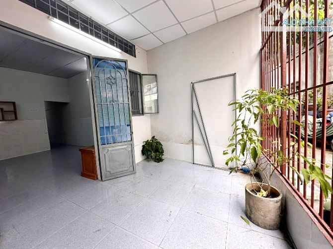 Cần cho thuê nhà 4m x 20m, có 4PN hẻm xe hơi Hoàng Hoa Thám