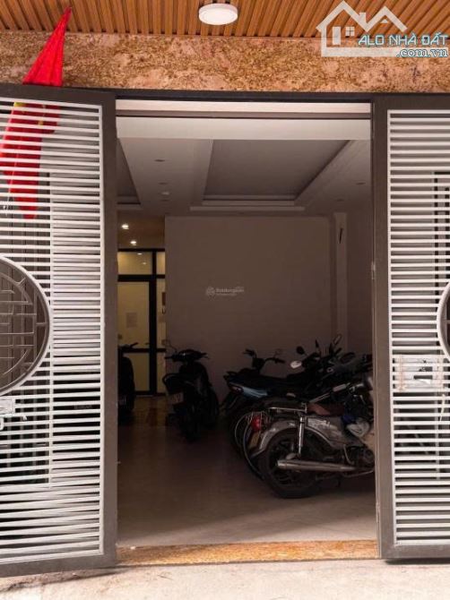 Tòa 8 tầng – 12 phòng khép kín – Đường Bưởi Ba Đình – Gara ô tô – 60tr/tháng