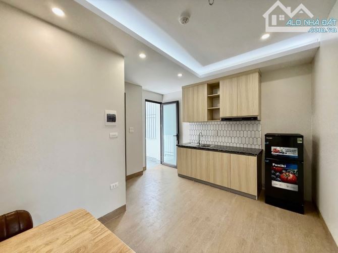 Toà CHDV Khâm Thiên, 95m2*8T, MT 5.2M, 26 phòng KK, ngõ ô tô, đủ PCCC, dòng tiền 8%/năm!