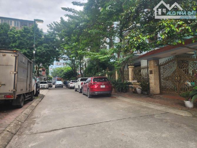 BÁN NHANH BIỆT THỰ ĐƯỜNG HOÀNG QUỐC VIỆT 120M MT 10M 4 TẦNG CĂN GÓC 2 MẶT TIỀN VỈA HÈ 58 T