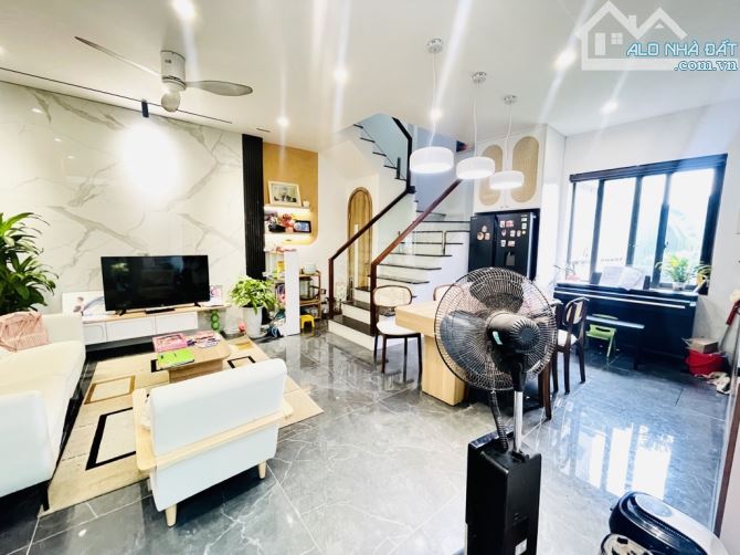 Bán Nhà Nam Dư Lĩnh Nam – Oto Đỗ , Lô Góc – 34m– 5T – 7.15 tỷ