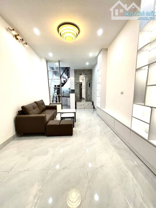 BÁN NHÀ NGỌC KHÁNH - KHU VIP - NGÕ NÔNG - THANG MÁY - GẦN PHỐ