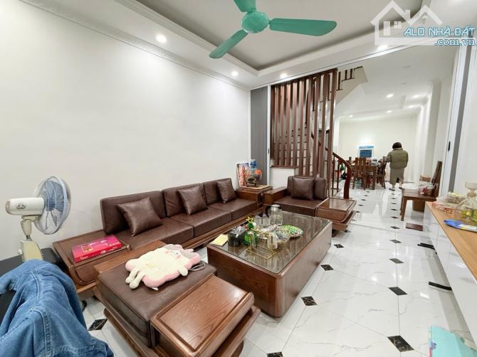 Mặt ngõ ô tô tránh Láng Hạ, gần phố, KDVP, oto vào nhà, lên tầng được - 48m*4T