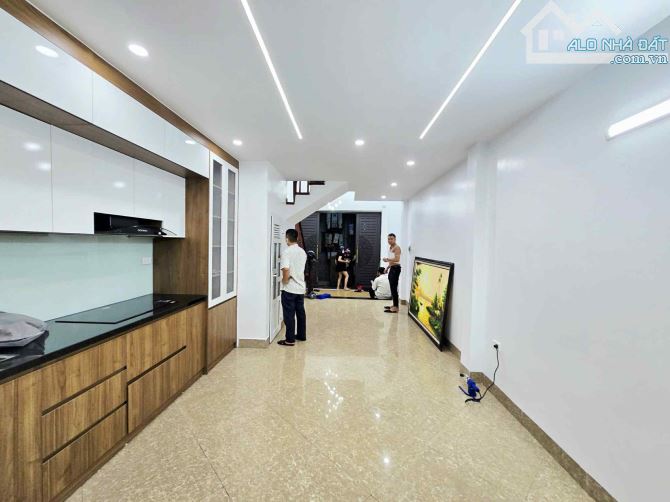 Hiếm!Nhà đẹp Pháo Đài Láng 48m² 5T 1TUM Nhỉnh 12tỷ.50m oto ở ngay.