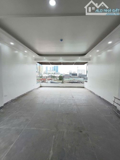 Bán tòa nhà văn phầng phố Nguyên Hồng, quận Ba Đình, phân lô VIP, ô tô tránh, vỉa hè rộng