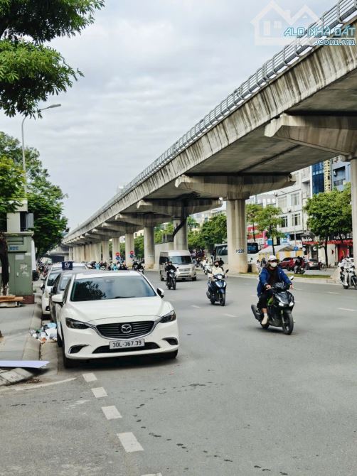 6 tầng thang máy Mặt Phố Hồ Tùng Mậu, vỉa hè thênh thang, kdoanh sầm uất 35m2. Giá 19.6 tỷ