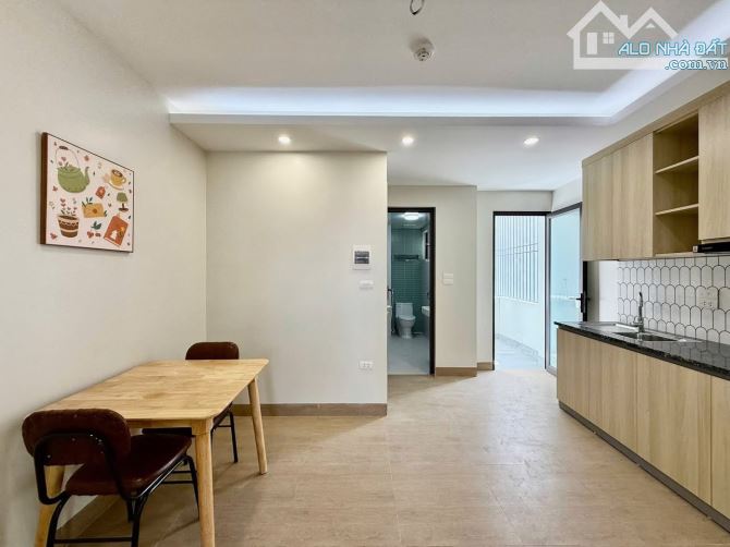 Toà CHDV Khâm Thiên, 95m2*8T, MT 5.2M, 26 phòng KK, ngõ ô tô, đủ PCCC, dòng tiền 8%/năm!