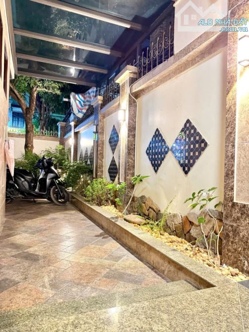 BÁN NHANH BIỆT THỰ ĐƯỜNG HOÀNG QUỐC VIỆT 120M MT 10M 4 TẦNG CĂN GÓC 2 MẶT TIỀN VỈA HÈ 58 T