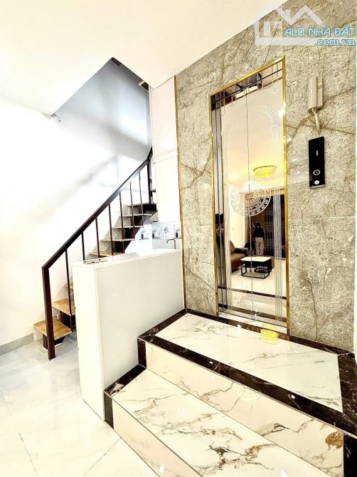 BÁN NHÀ NGỌC KHÁNH - KHU VIP - NGÕ NÔNG - THANG MÁY - GẦN PHỐ