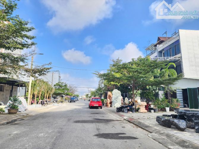 Bán nhà 3 tầng giá 3,2 tỷ tại phố trung tâm thị xã Sơn Tây - 2