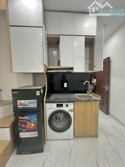 Toà CHDV Cầu Giấy, 110m2*7T, MT 10M, 28 phòng KK, ngõ KD, ô tô, đủ PCCC, dòng tiền 9%/năm!