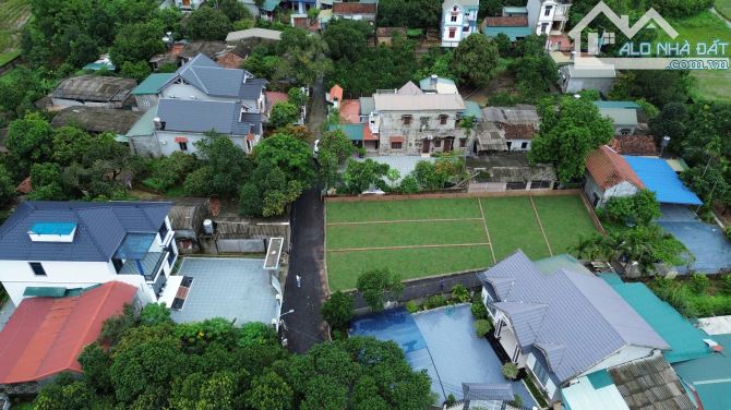 Bán gấp lô góc 114 m2 full thổ cư tại HÒa Lạc giá nhỉnh 2 tỷ