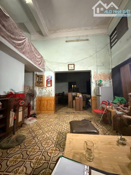 Bán nhà mặt phố Đê La Thành, quận Ba Đình lộ diện viên "kim cương thô" mặt tiền 6m nở hậu