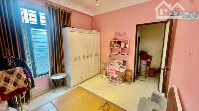 Bán nhà Hai Bà ngõ nông, gần chợ, sân xe riêng không QH - 50m 3 ngủ giá 8 tỉ