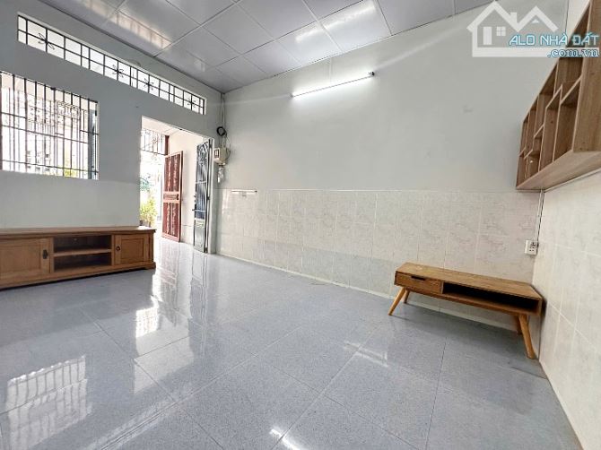 Cần cho thuê nhà 4m x 20m, có 4PN hẻm xe hơi Hoàng Hoa Thám - 2