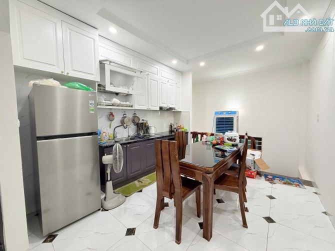 Mặt ngõ ô tô tránh Láng Hạ, gần phố, KDVP, oto vào nhà, lên tầng được - 48m*4T