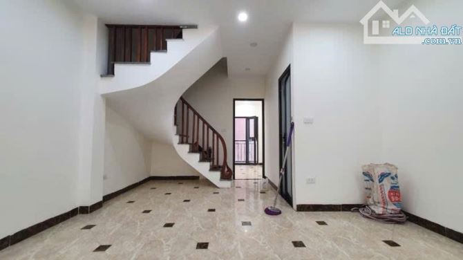 HIẾM! NHÀ 5 TẦNG MINH KHAI – 45.3M², NGÕ 2 Ô TÔ TRÁNH, CÁCH NHÀ 25M – GIÁ CHỈ 8.25 TỶ!