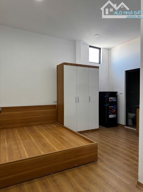 Bán tòa CCMN - Phố Định Công Thượng - Dt: 60m2*7T - 18pkk - Fuil nội thất - Thang máy - PC