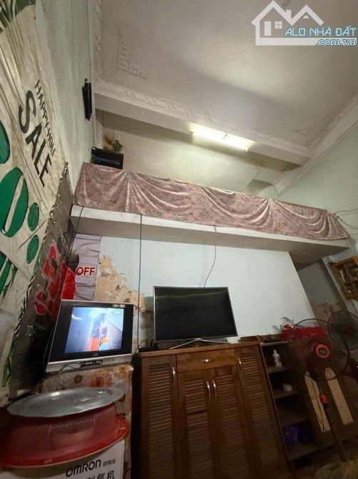 Bán nhà mặt phố Đê La Thành, quận Ba Đình lộ diện viên "kim cương thô" mặt tiền 6m nở hậu