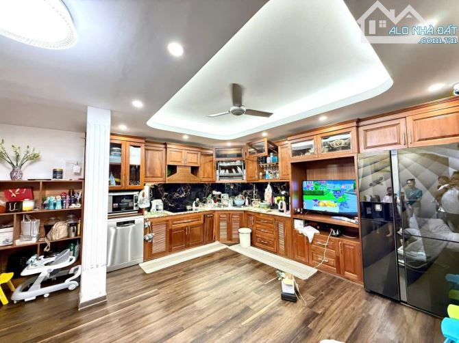 BÁN NHANH BIỆT THỰ ĐƯỜNG HOÀNG QUỐC VIỆT 120M MT 10M 4 TẦNG CĂN GÓC 2 MẶT TIỀN VỈA HÈ 58 T