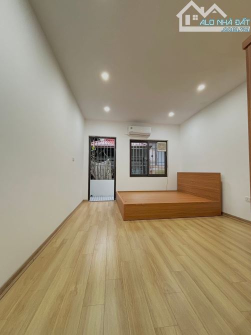 BÁN NHÀ NGỌC KHÁNH - KHU VIP - NGÕ NÔNG - THANG MÁY - GẦN PHỐ